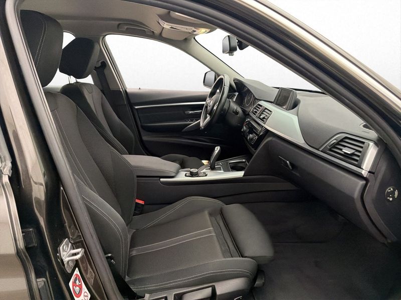 BMW 320 bild 12