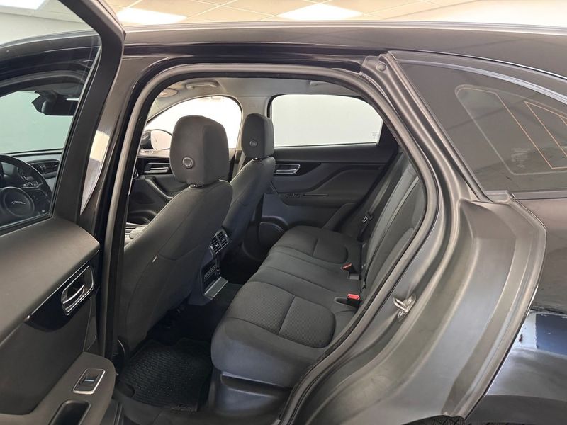Jaguar F-Pace bild 13