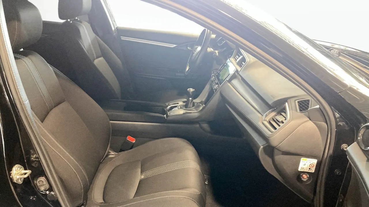 Vehicle image 21