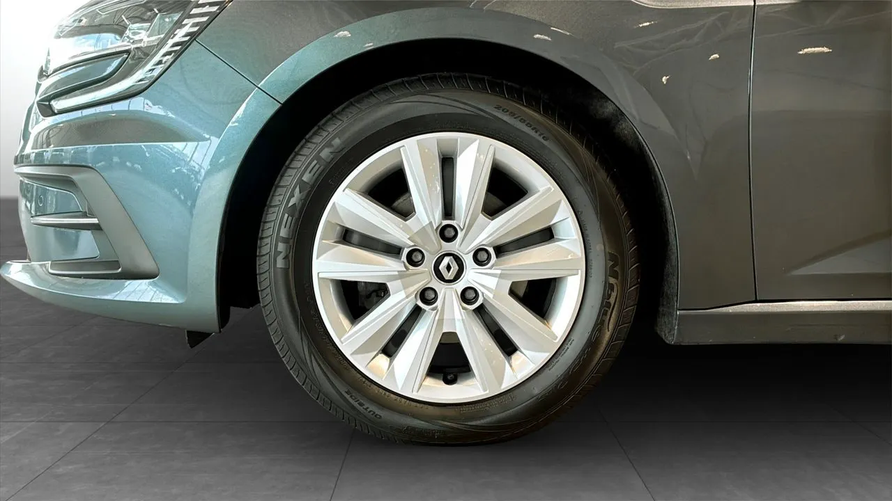 Vehicle image 8