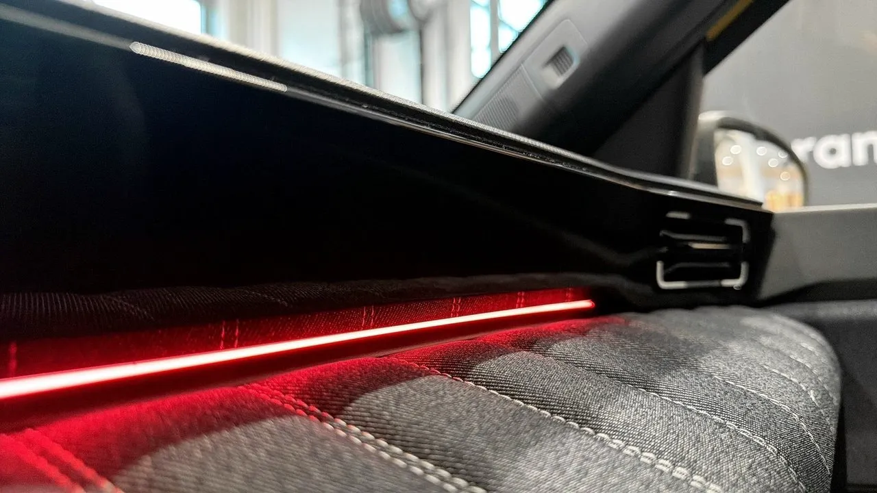 Vehicle image 18