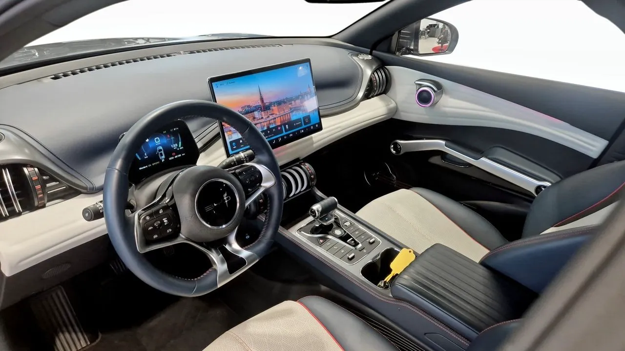 Vehicle image 6