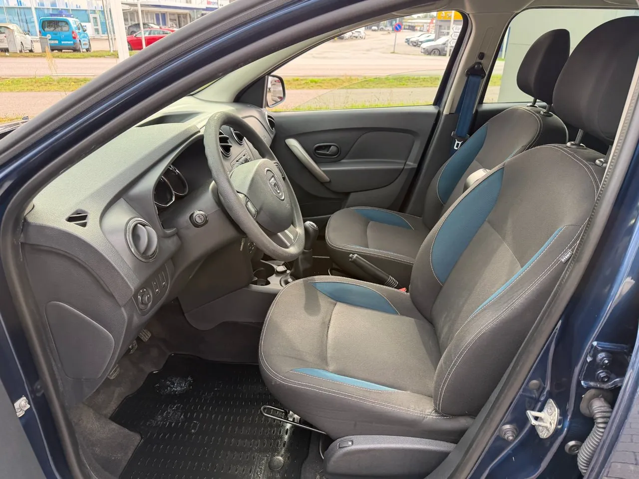 Vehicle image 15