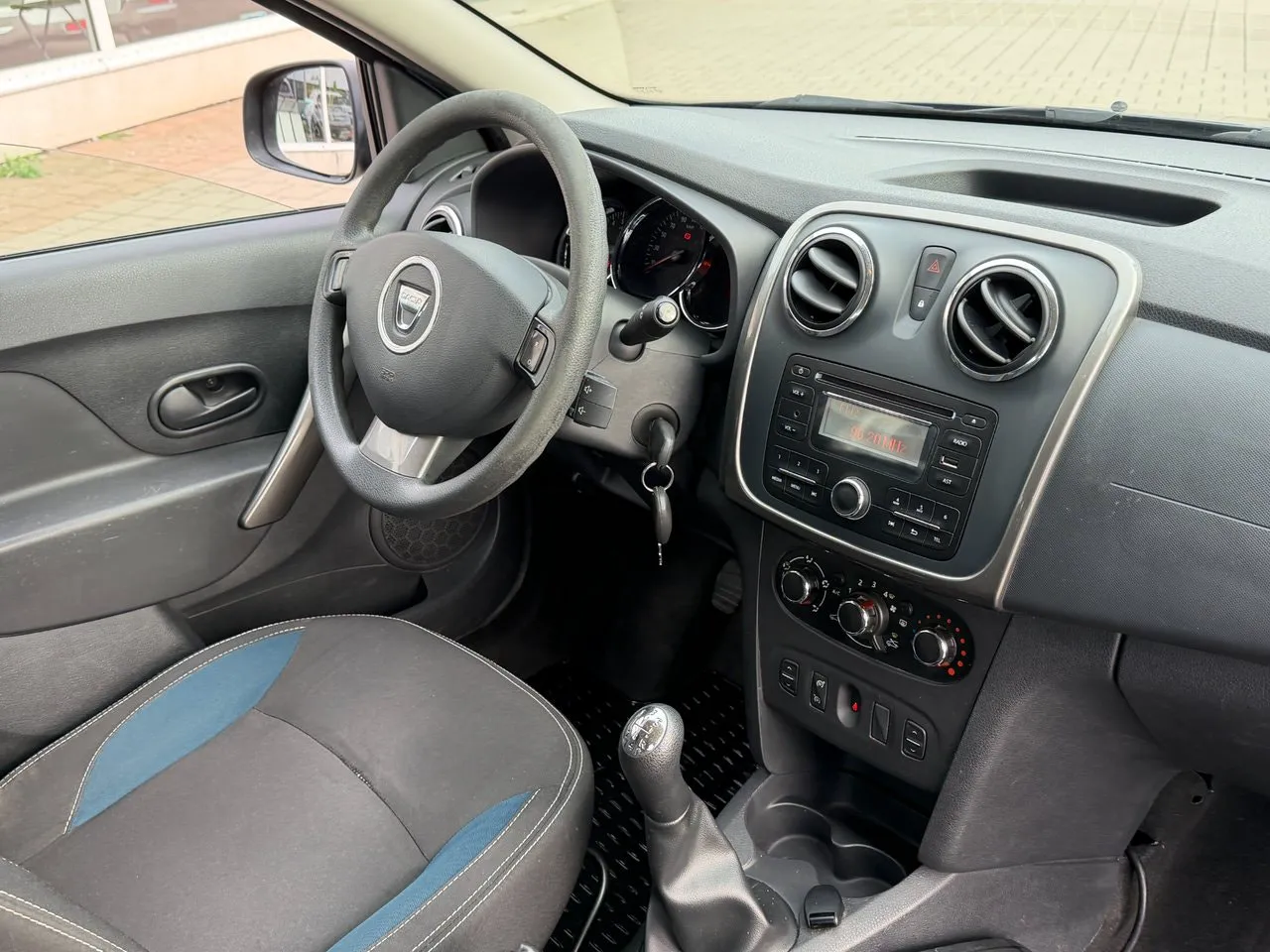 Vehicle image 12