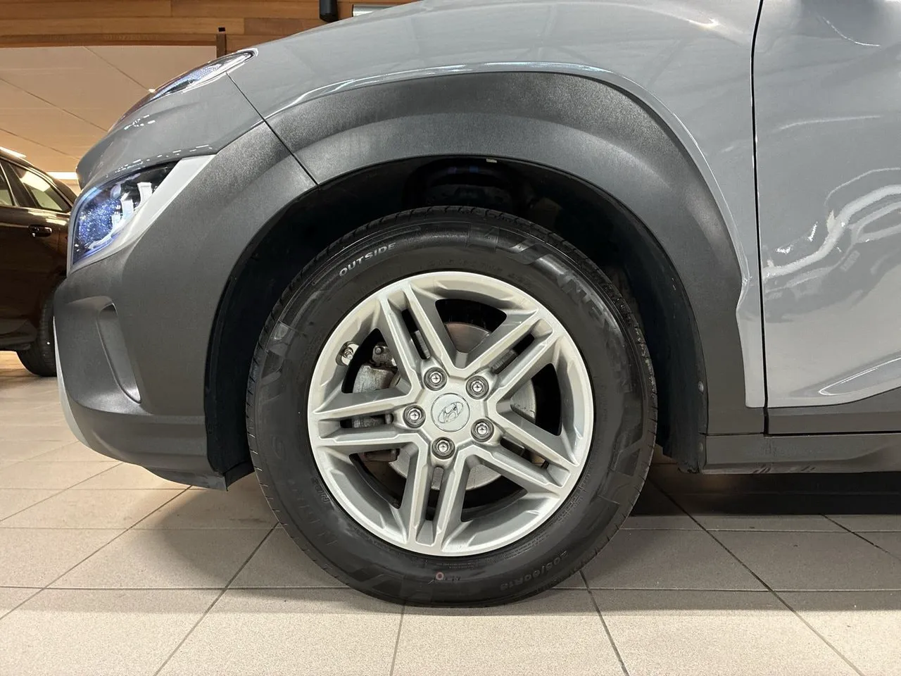 Vehicle image 22