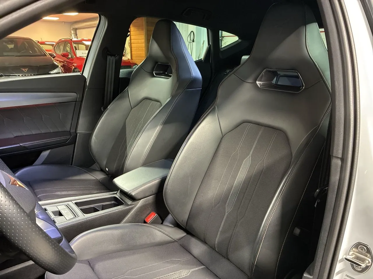 Vehicle image 16