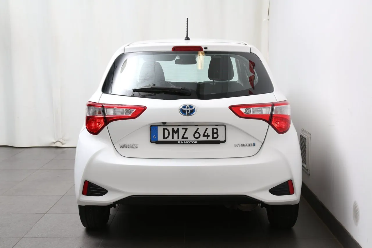 Vehicle image 6