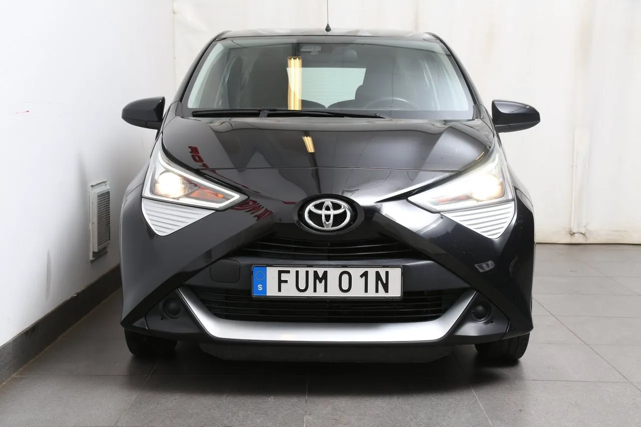 Vehicle image 6