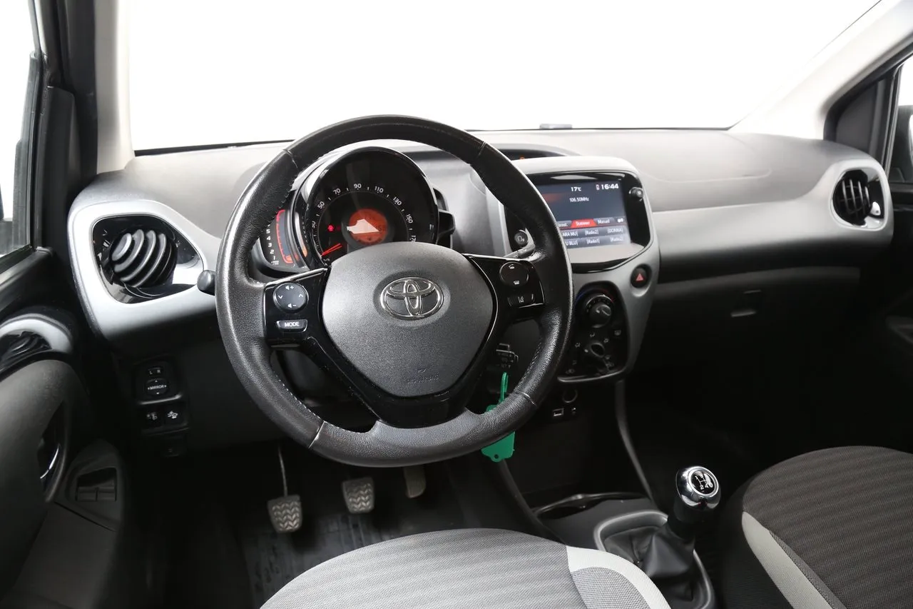 Vehicle image 12
