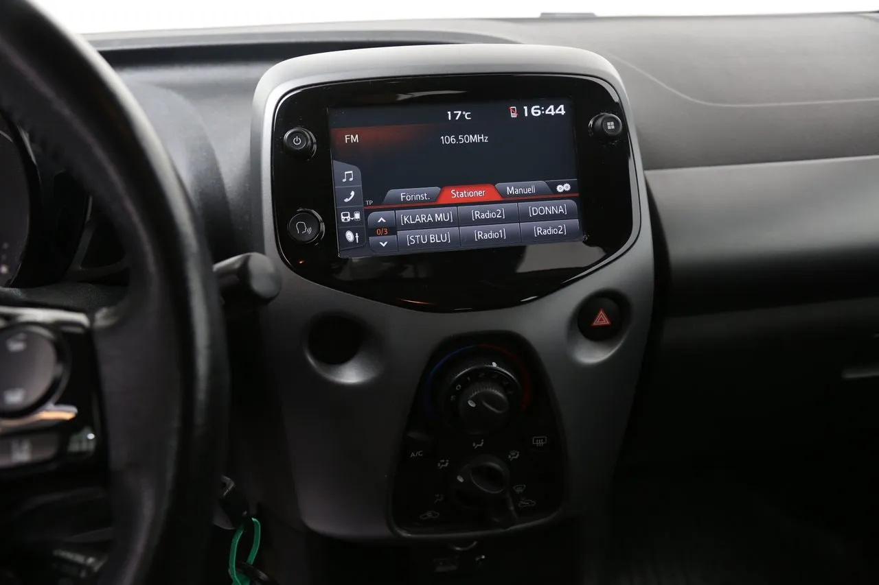 Vehicle image 18