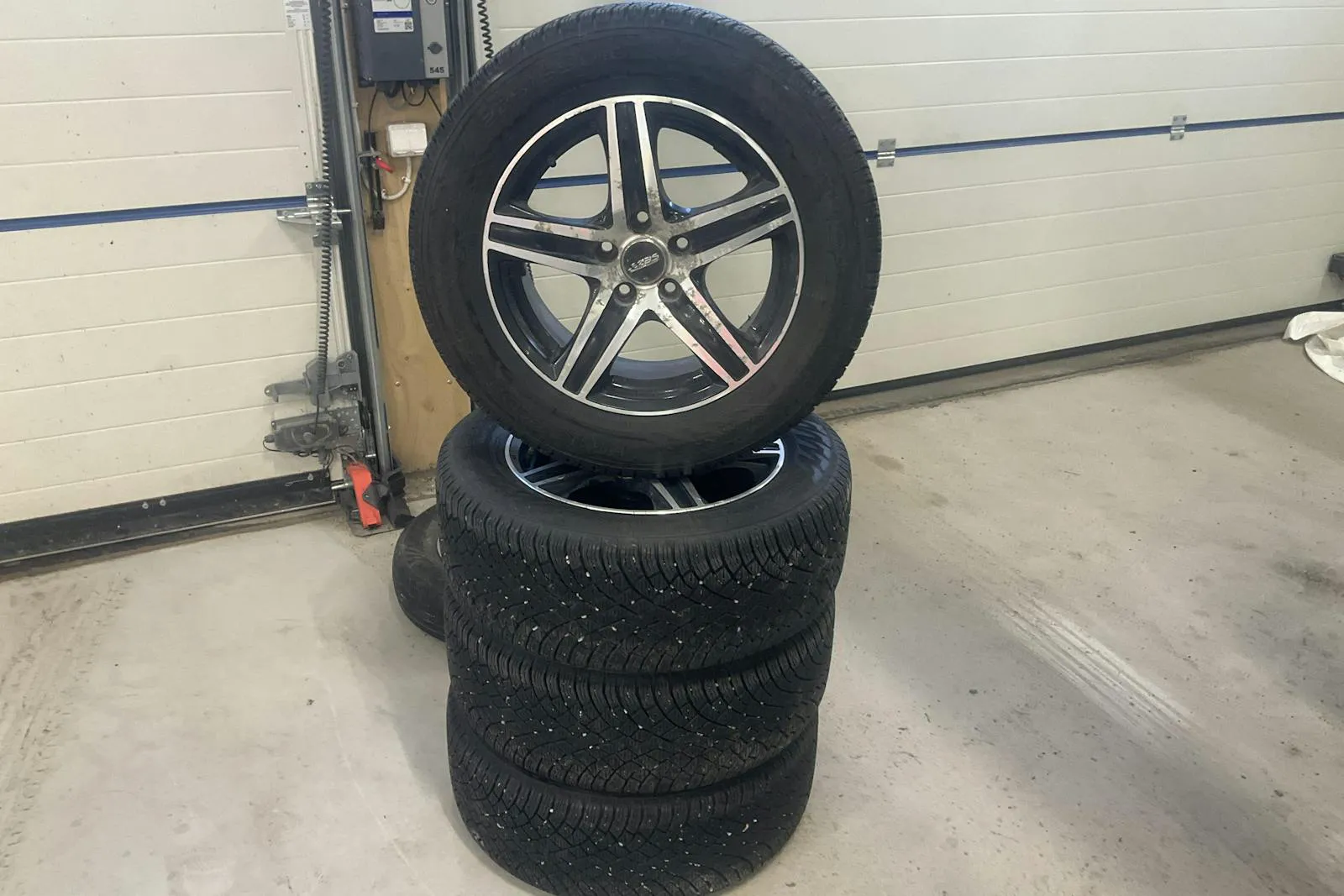 Vehicle image 15