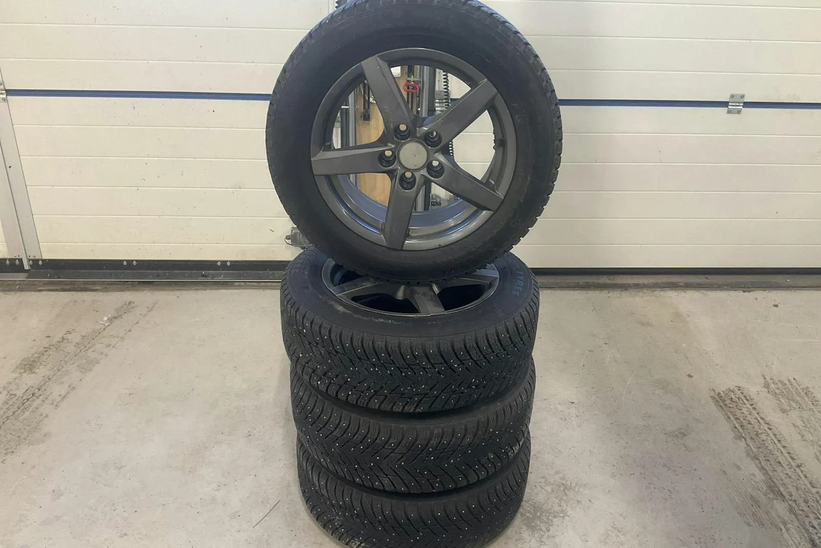 Vehicle image 13