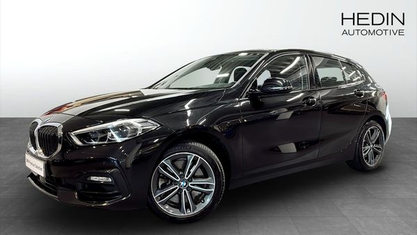 BMW 120 5 i SportLine Automat Sportstolar PDC Live Cockpit - 2021