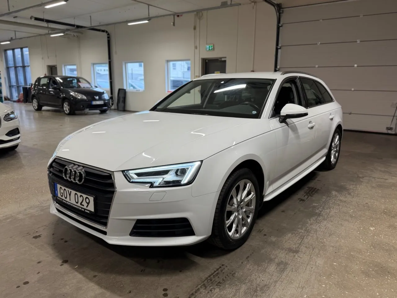 Vehicle image 5