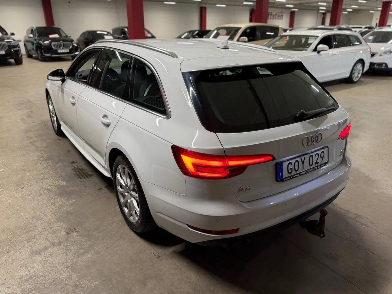 Vehicle image 4