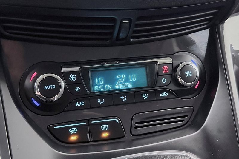 Ford Kuga bild 23