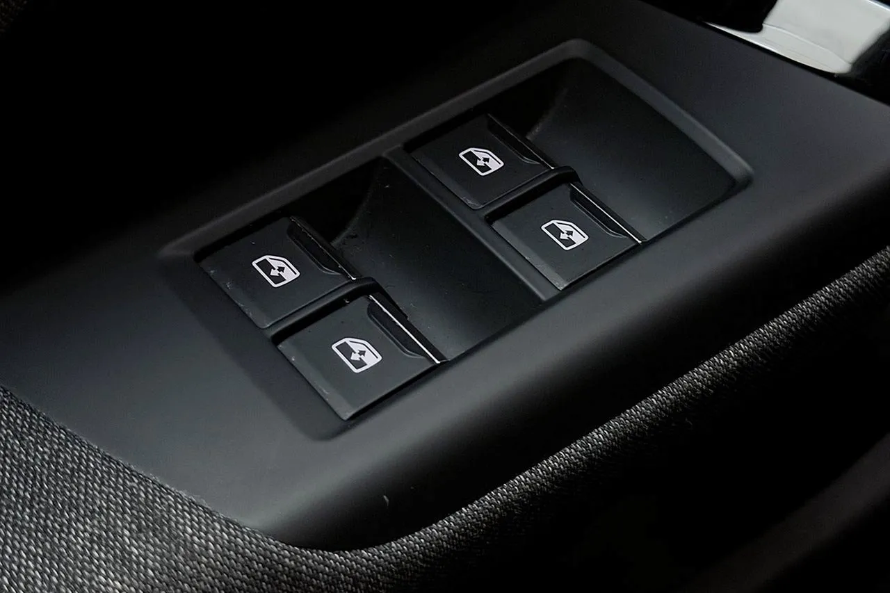 Vehicle image 34