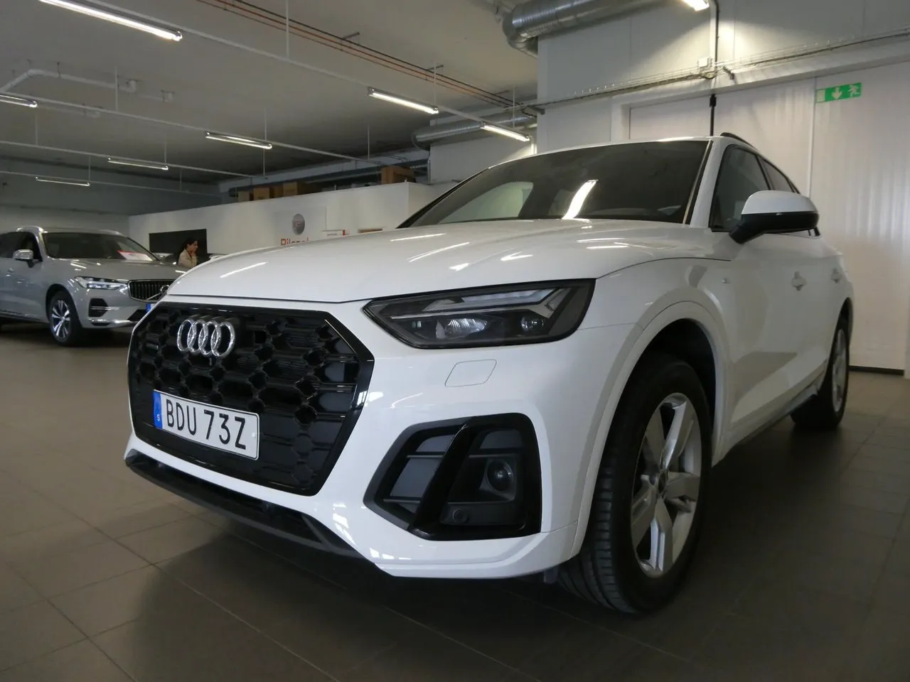 Vehicle image 13