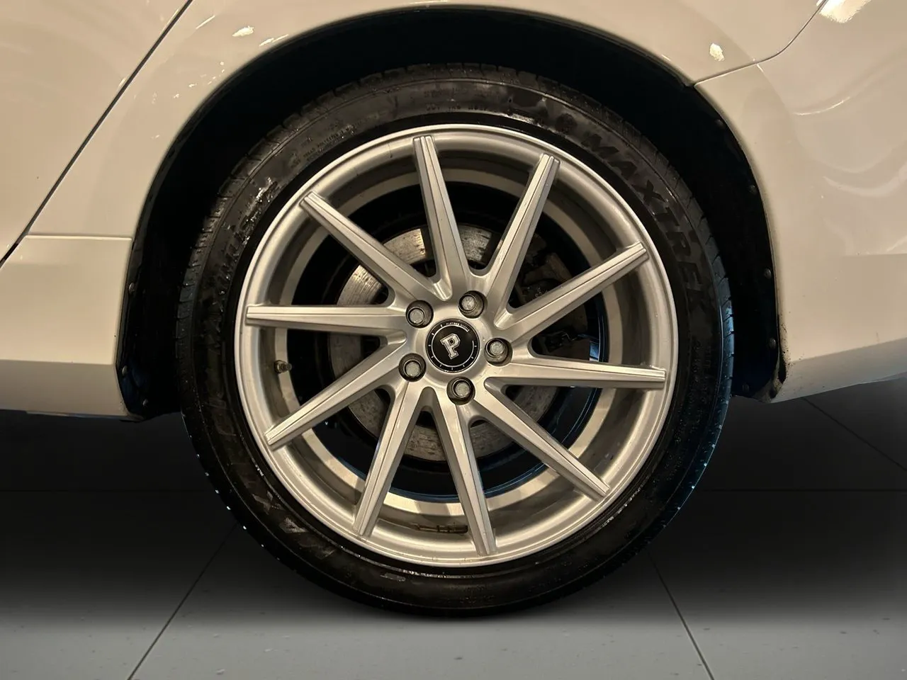 Vehicle image 13