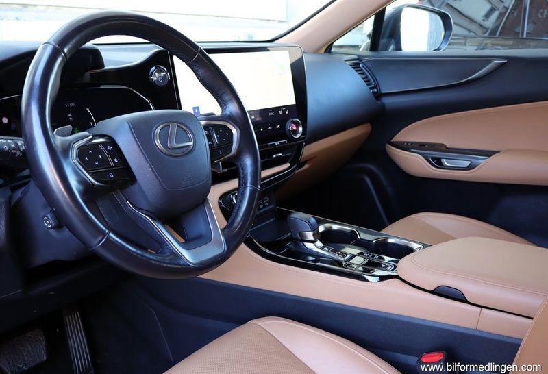 Lexus NX bild 8