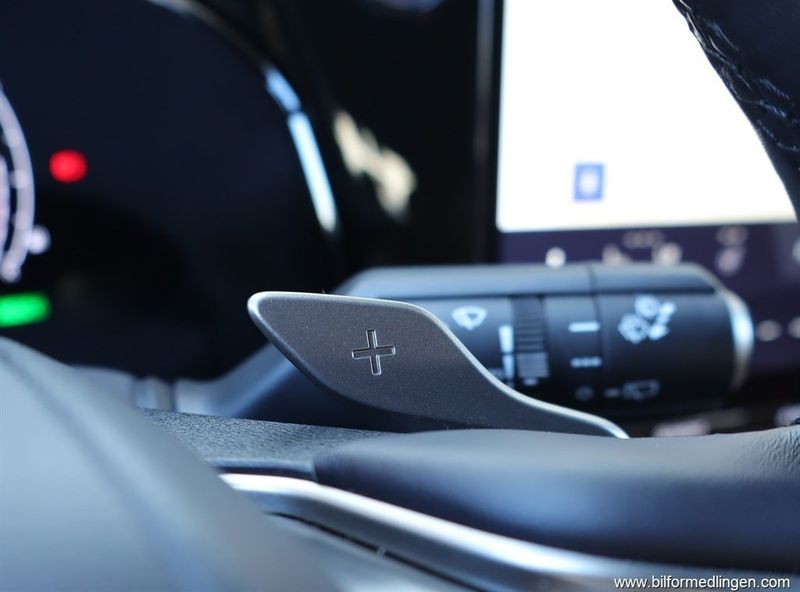 Lexus NX bild 16