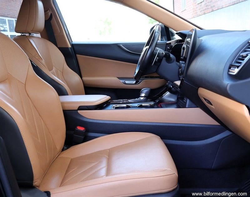 Lexus NX bild 5