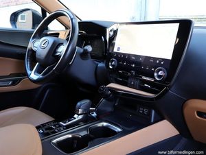 Lexus NX bild 7