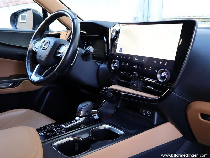 Lexus NX bild 7