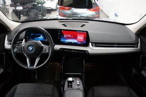 BMW iX1 bild 10