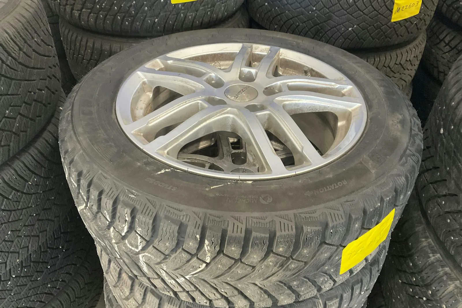 Vehicle image 10