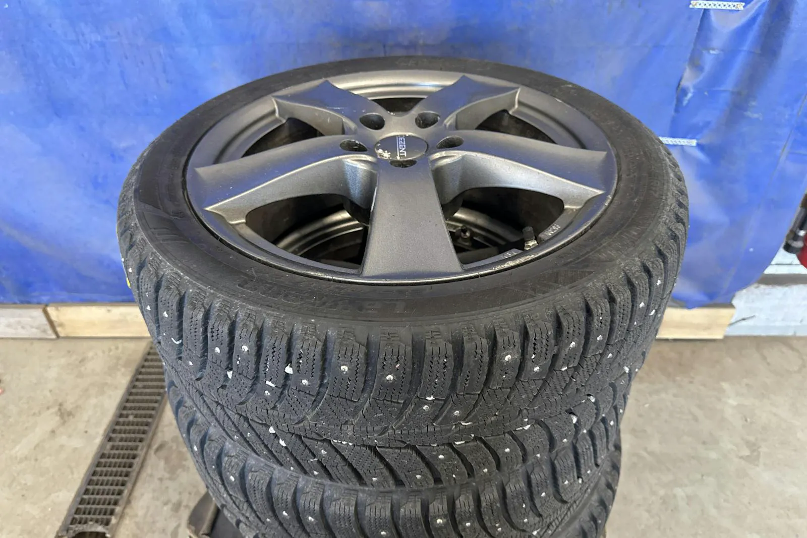 Vehicle image 15