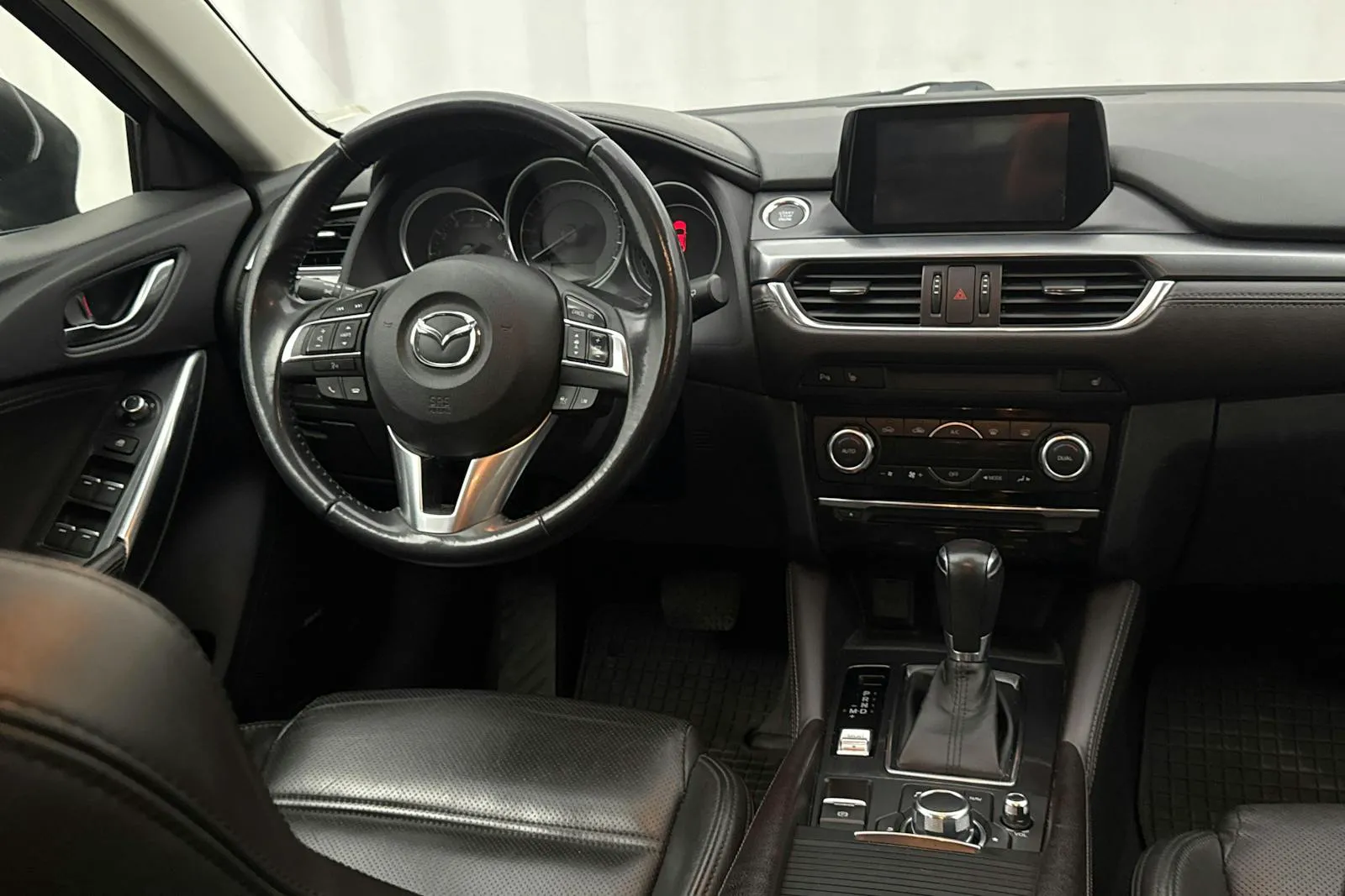 Vehicle image 16