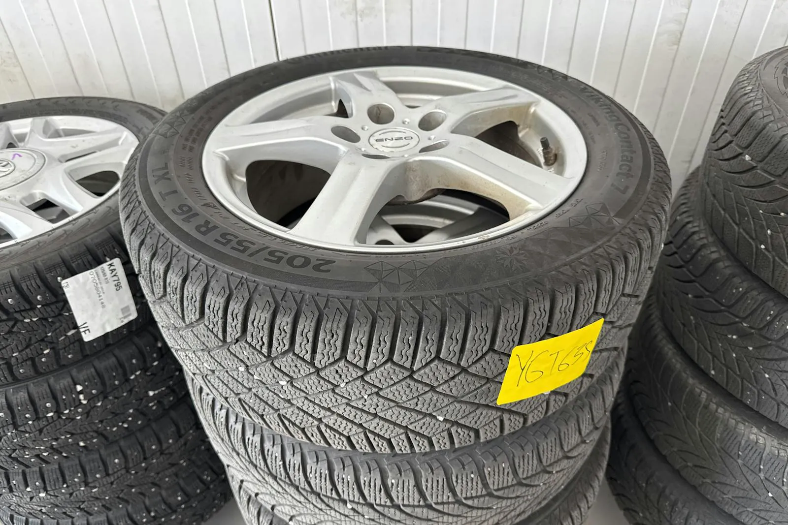 Vehicle image 14