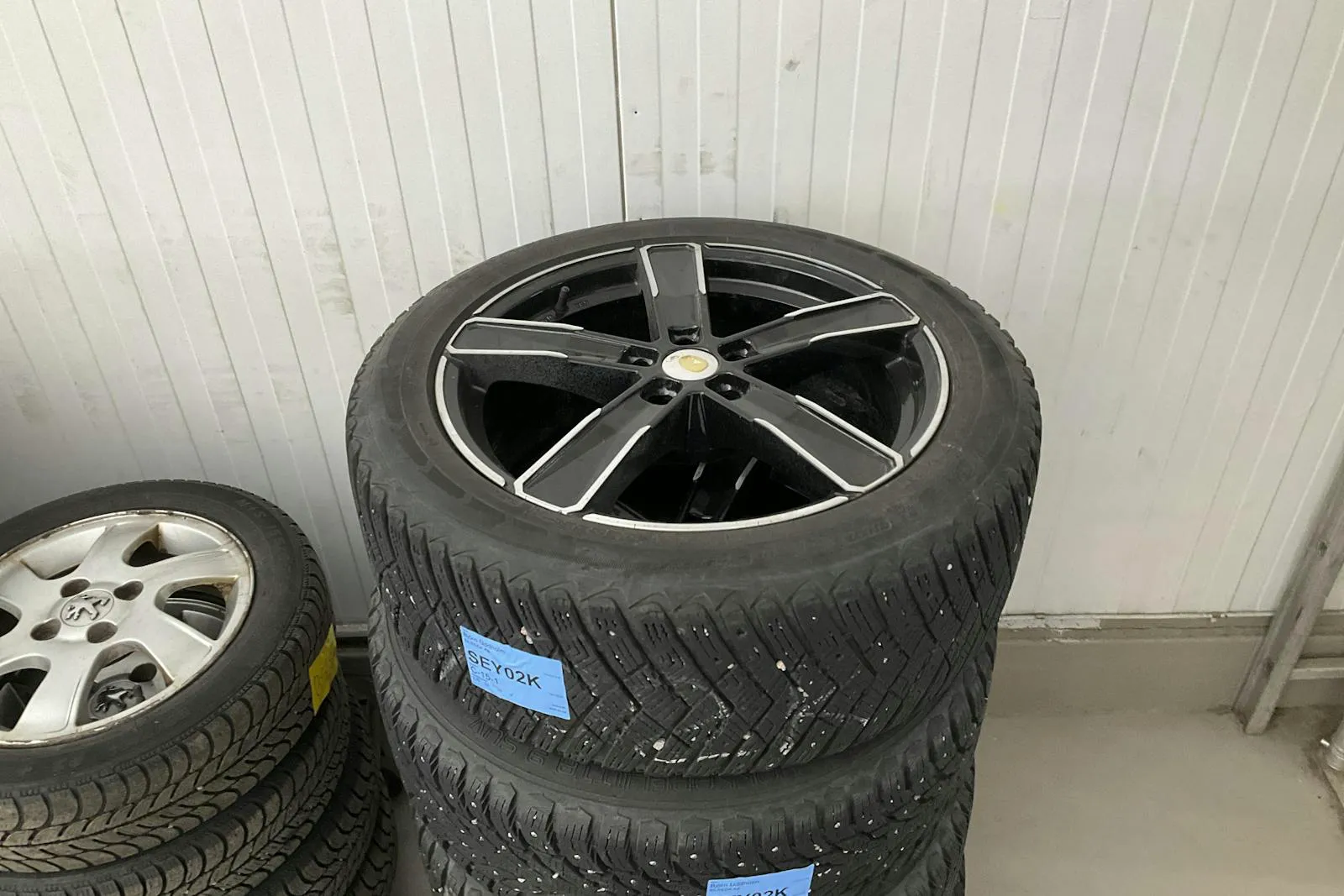 Vehicle image 19