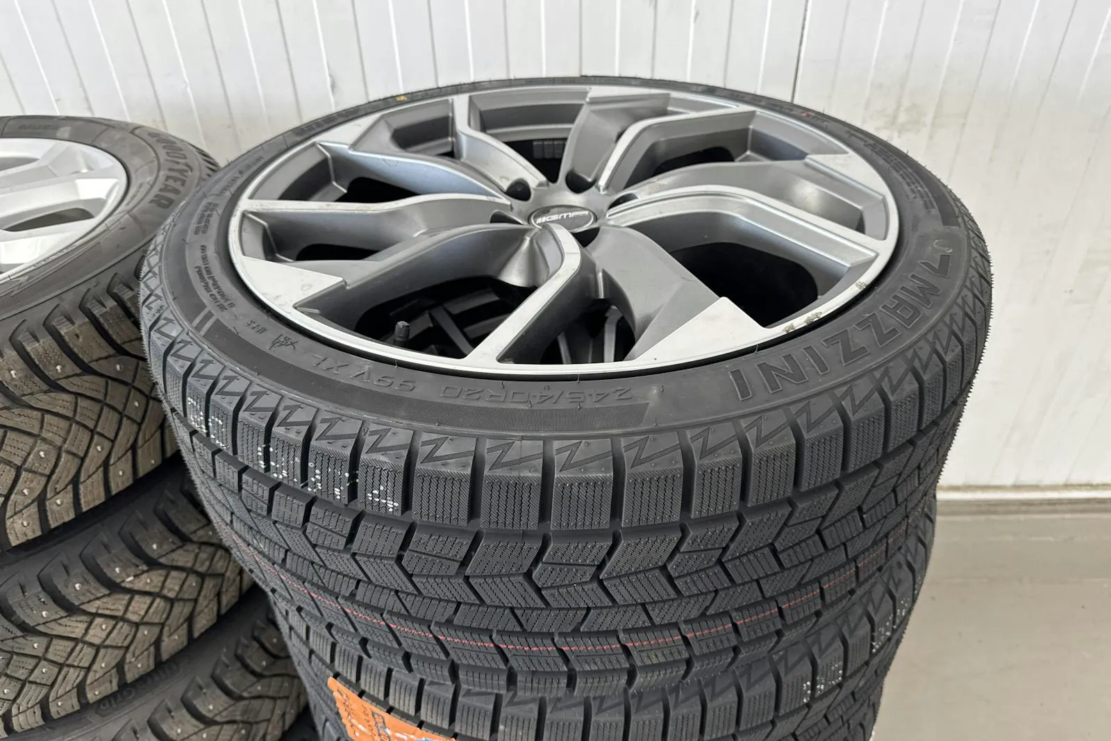 Vehicle image 19
