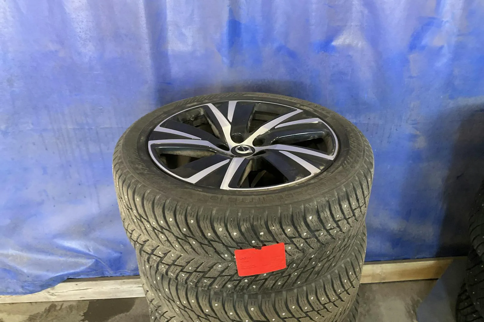 Vehicle image 25