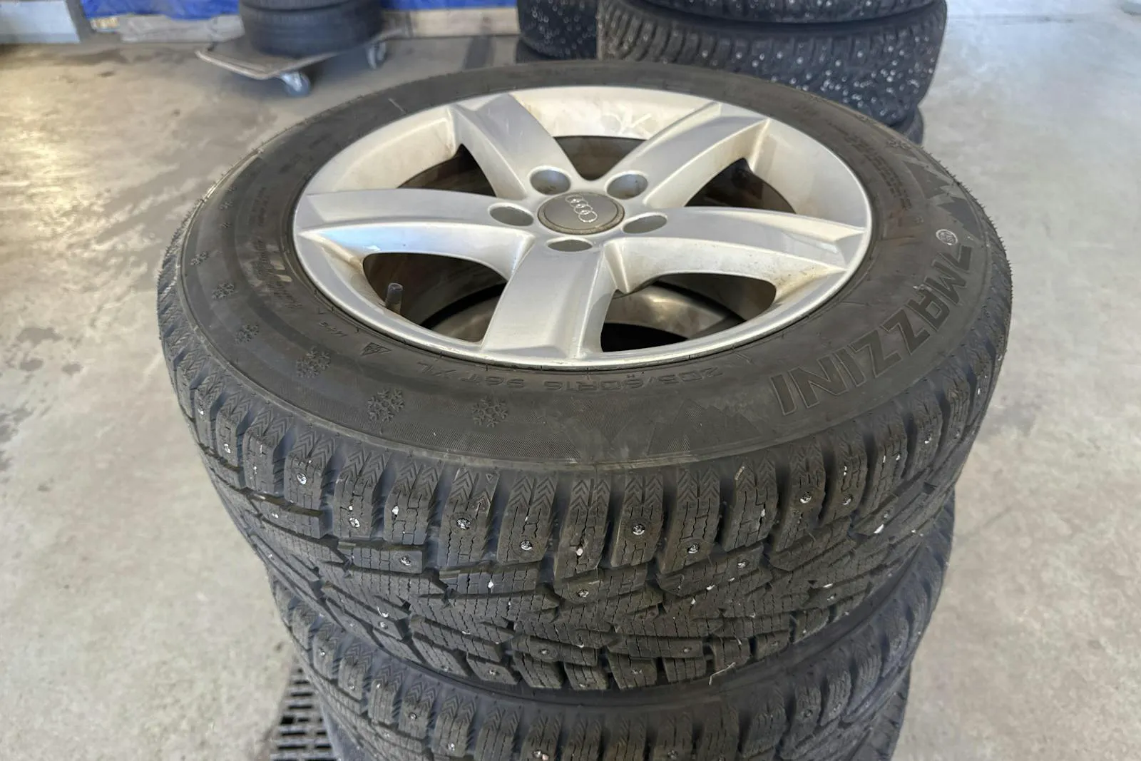 Vehicle image 14