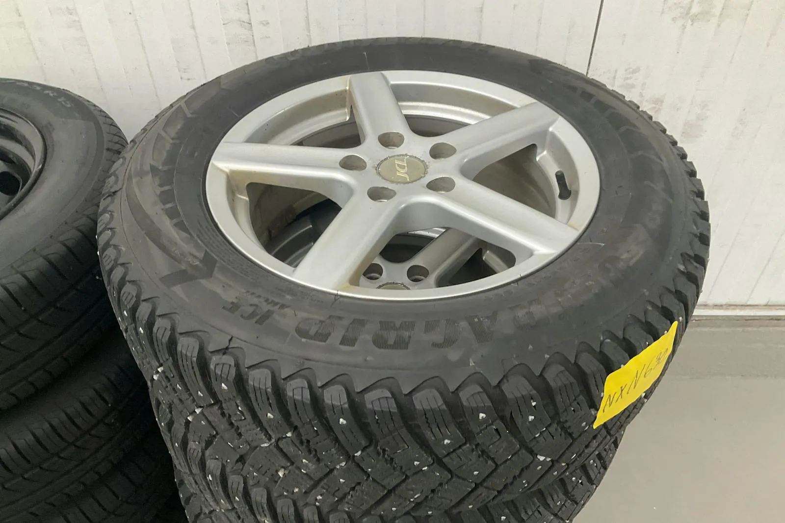 Vehicle image 17