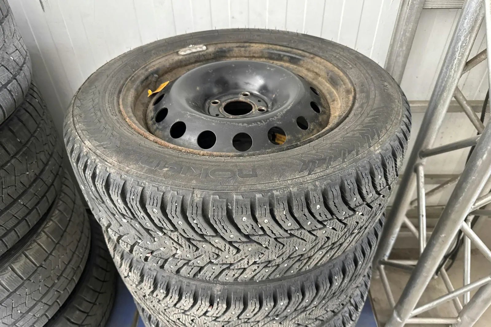 Vehicle image 16