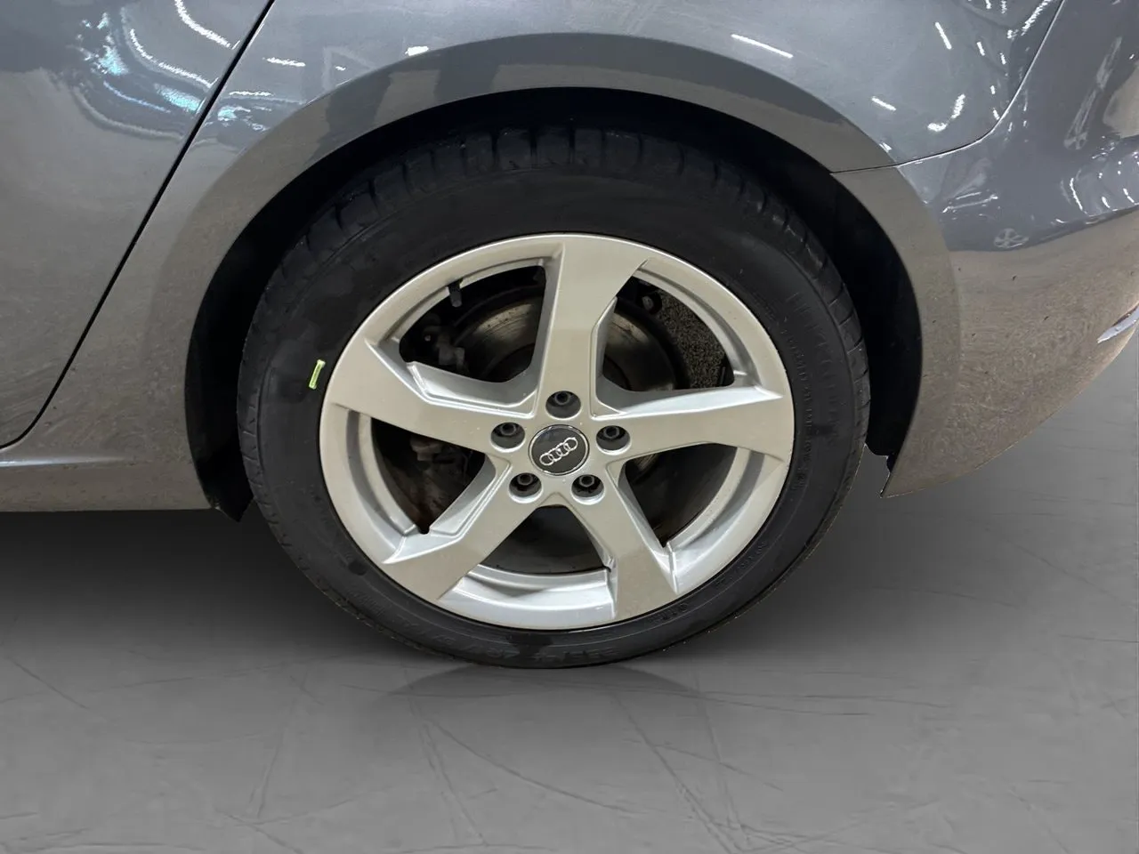 Vehicle image 30