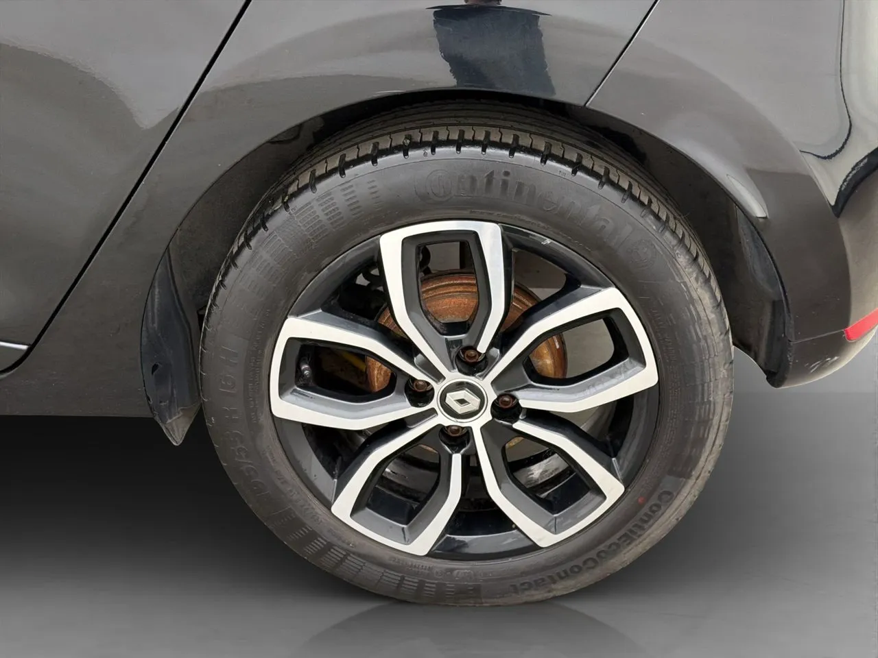 Vehicle image 25