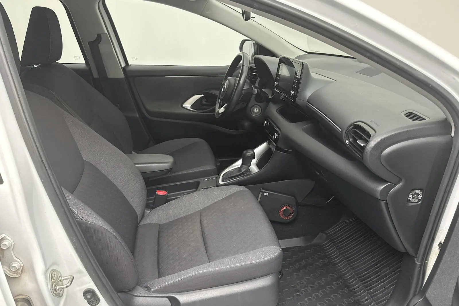 Vehicle image 6