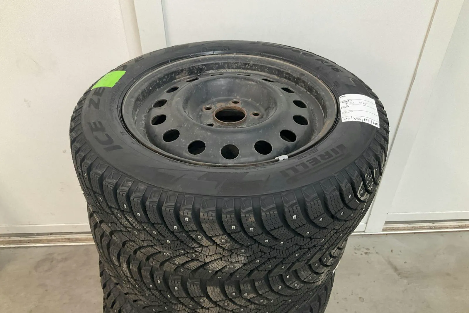 Vehicle image 13