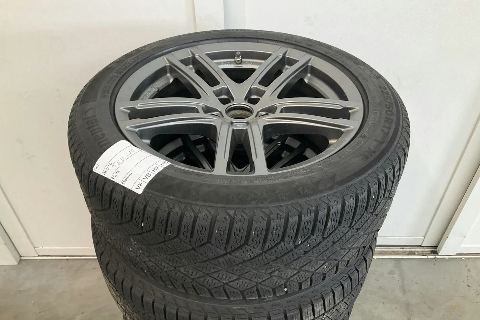 Vehicle image 10