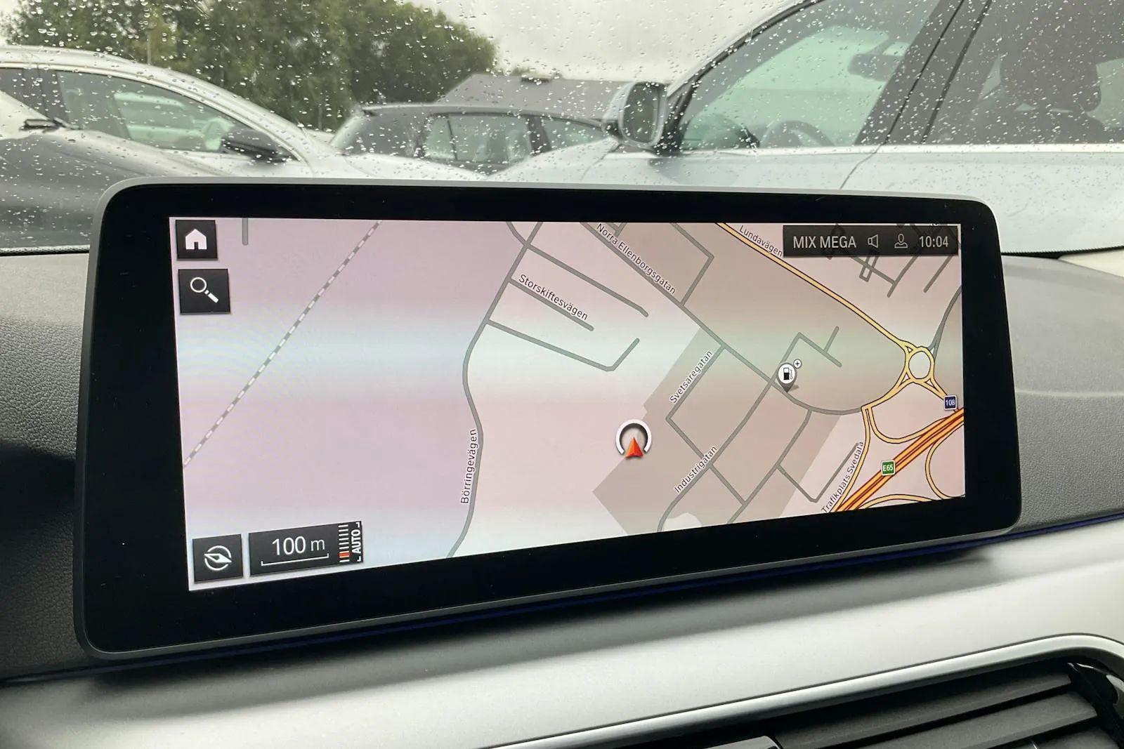 Vehicle image 10