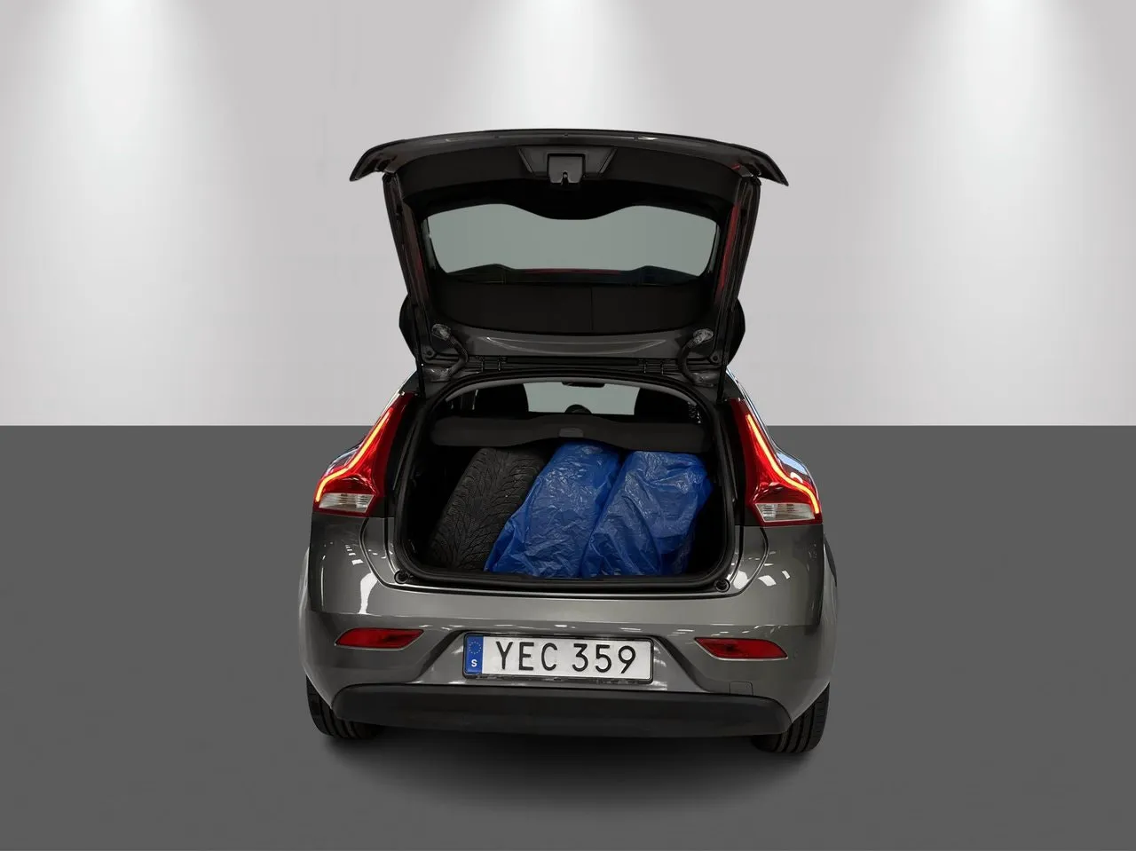 Vehicle image 14