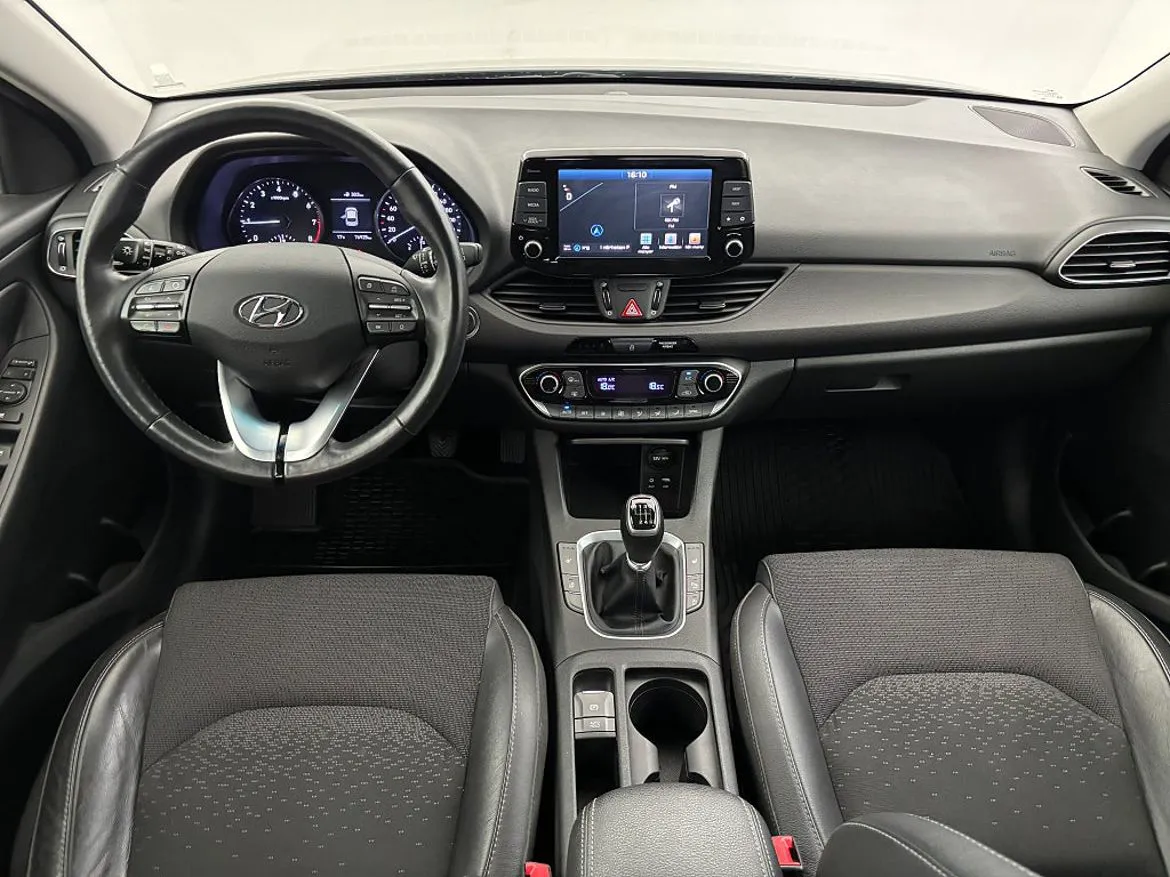 Vehicle image 16