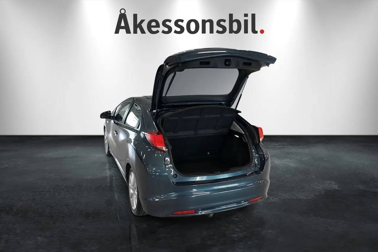 Vehicle image 9