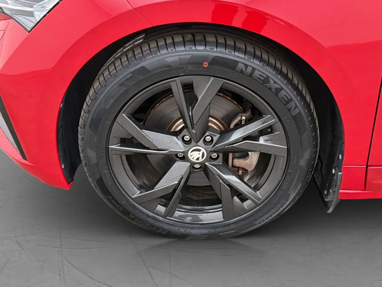 Vehicle image 32