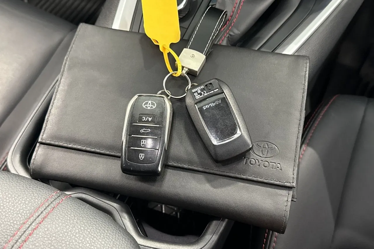 Vehicle image 25